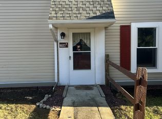 225 Ironstone Ridge Rd APT B, Lancaster, PA 17603