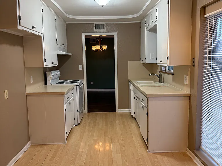9641 Village Dr — Photo 10
