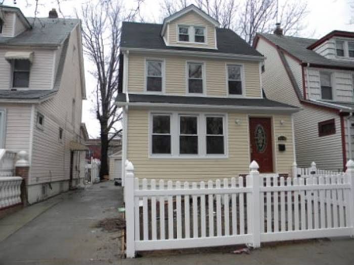 1st image of 116 207th St