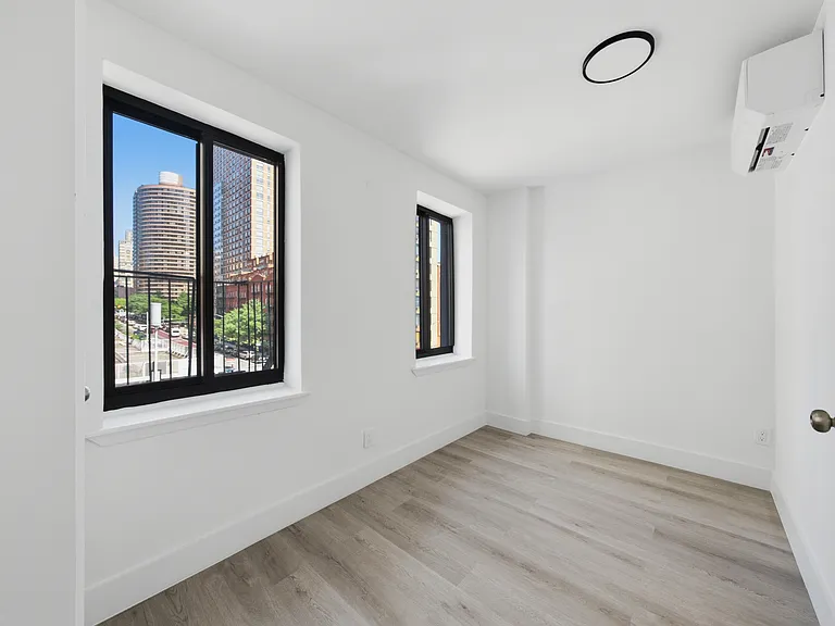 300 E 96th St #3E — Photo 4
