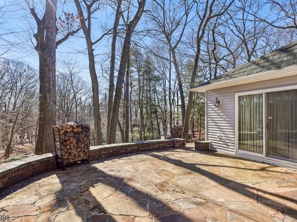 733 Riven Wood Rd, Franklin Lakes, NJ 07417