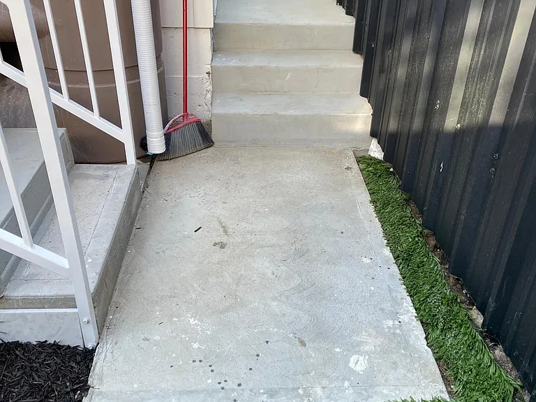 437 1/2 N Mountain View Ave — Photo 20