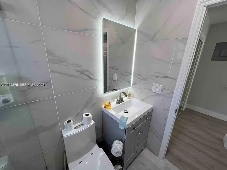 1925 Dewey St #3 — Photo 15
