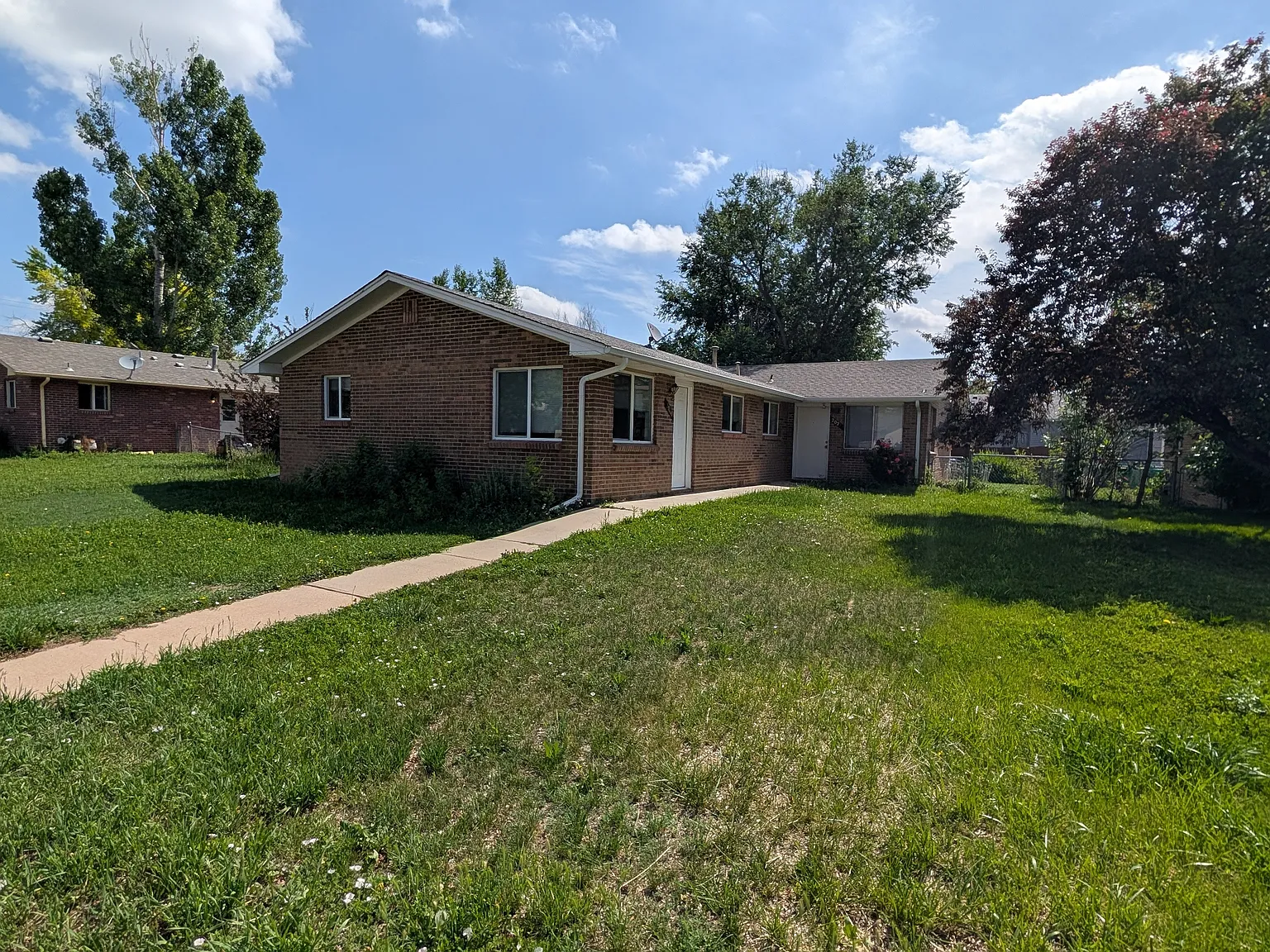 3 bed, 923 sqft, $2,100 — Photo 1