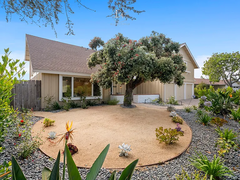 8536 Cliffridge Ave — Photo 3
