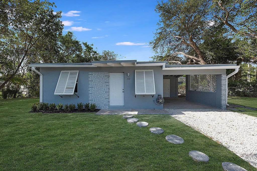3 bed, 1.0 bath, 700 sqft, $2,999 — Photo 1