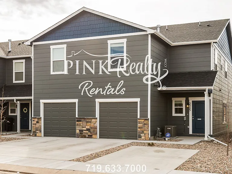 2325 Washo Cir — Photo 1
