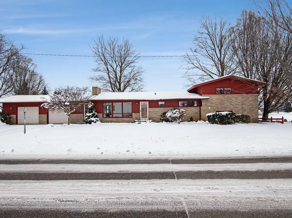 554 W 44th St, Fremont, MI 49412