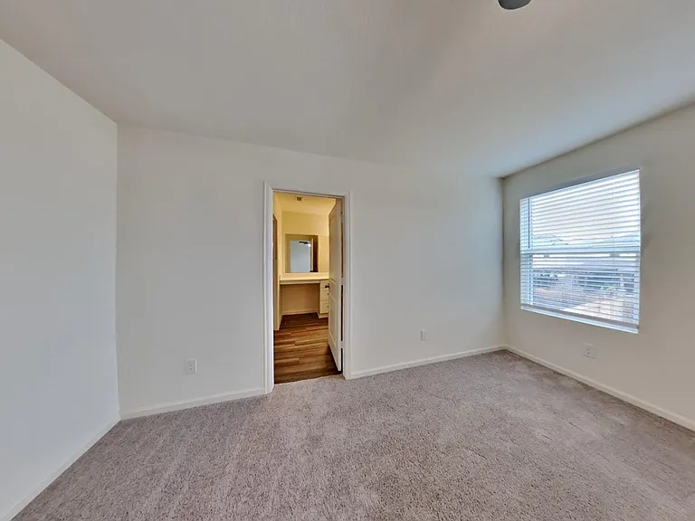 13515 Kinsman Rd — Photo 13