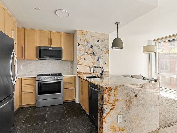 3rd image of 415 Main St APT 9D