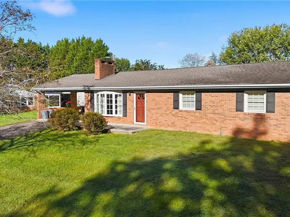 260 Northwood Hills Rd, North Wilkesboro, NC 28659