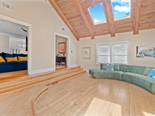 1136 S Bay Shore Dr, Virginia Beach, VA 23451