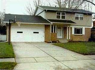 872 Cherry Ln, Waterville, OH 43566