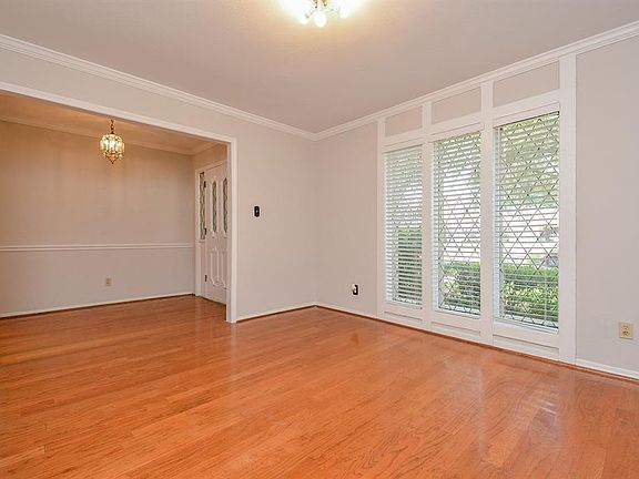 5th image of 2922 Durban Dr