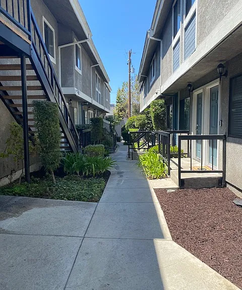 Larch Townhomes — Photo 4