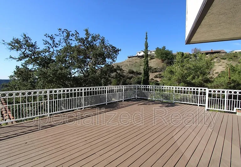 3694 Berwick Dr — Photo 19