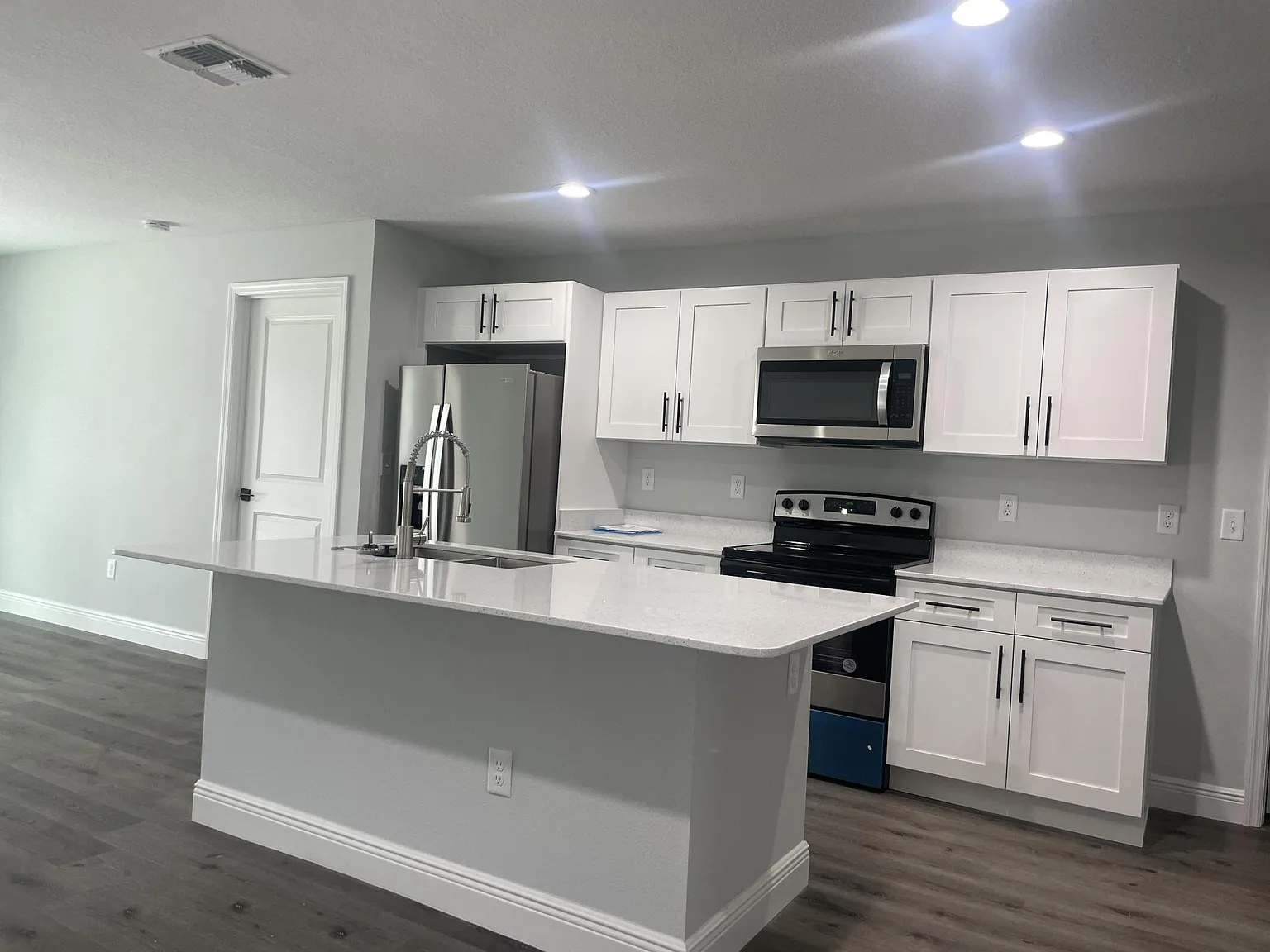9 Cedar Tree Pl — Photo 3