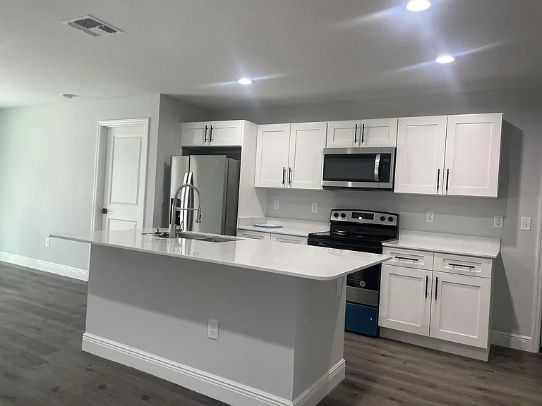 9 Cedar Tree Pl — Photo 3