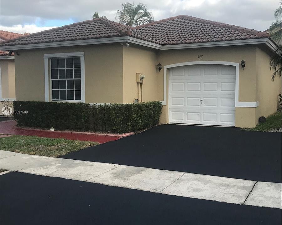 1st image of 943 SW 179th Ave