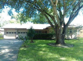 209 Sunnydale Dr, Port Lavaca, TX 77979