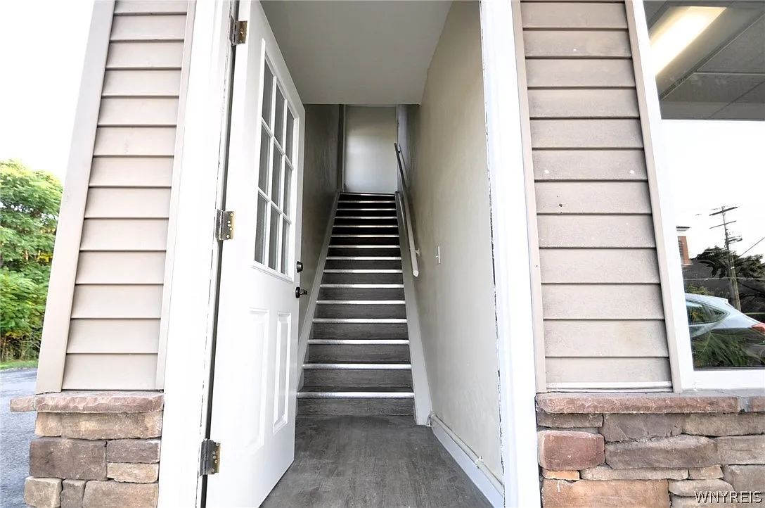 2 bed, 1.0 bath, 5053 sqft, $1,595 — Photo 2
