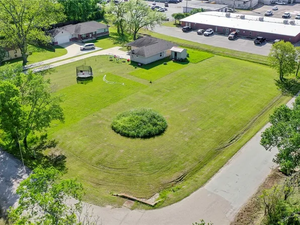 205 W South St, Madisonville, TX 77864