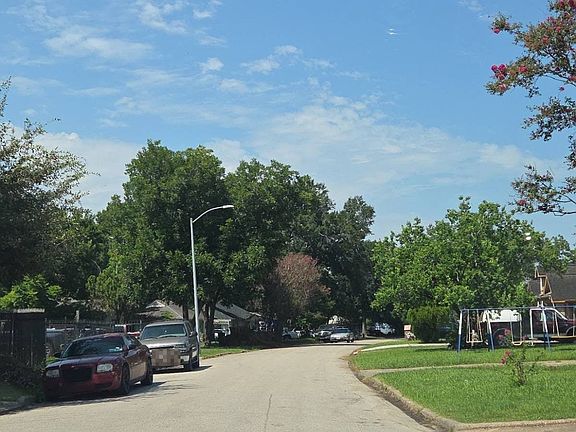 4th image of 7738 Greendowns St