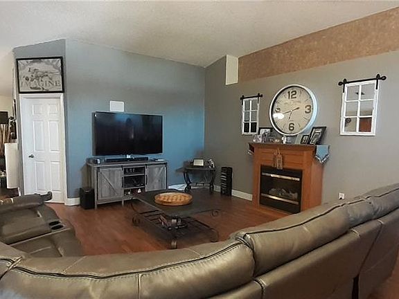 4th image of 130 Monterey Oaks Dr