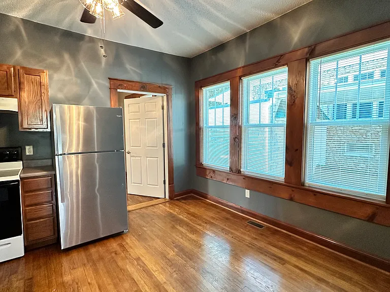 923 E Hillcrest Dr #2 — Photo 14
