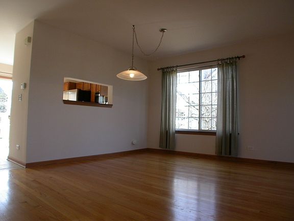 4th image of 928 Manchester Cir