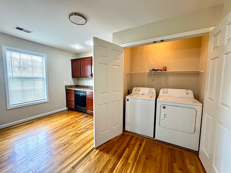 641 Hampton Way #B — Photo 8
