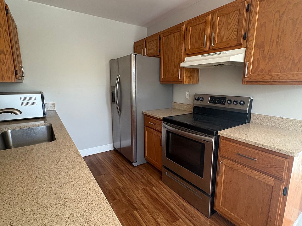 Kitchen will new stainless steel appliances