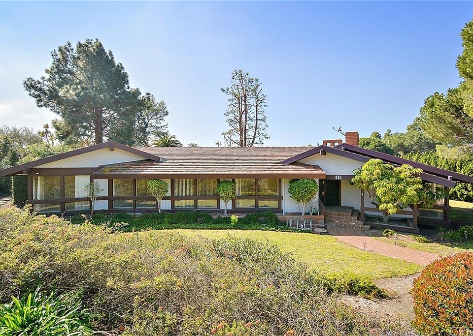 1st image of 981 Paseo La Cresta