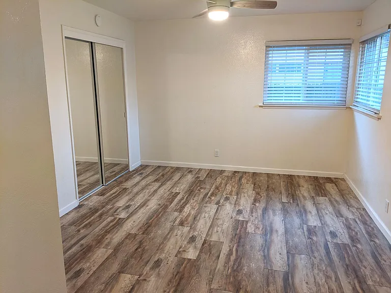 943 E Buckingham Way — Photo 10