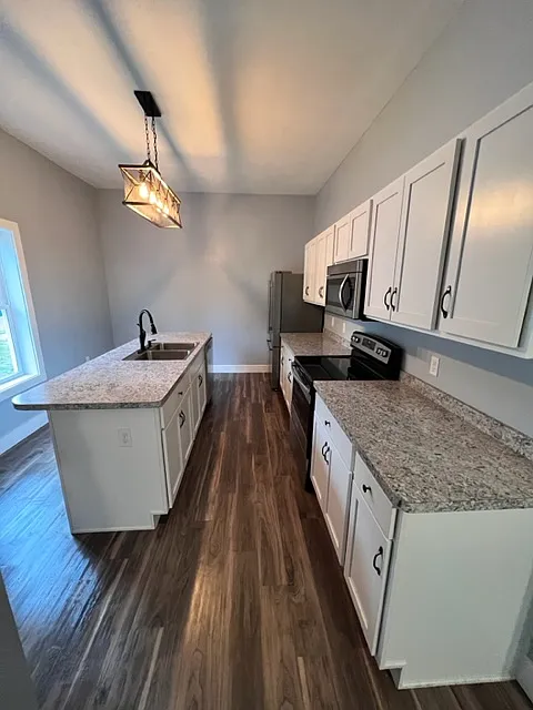 241 N. Clinton St - B — Photo 2