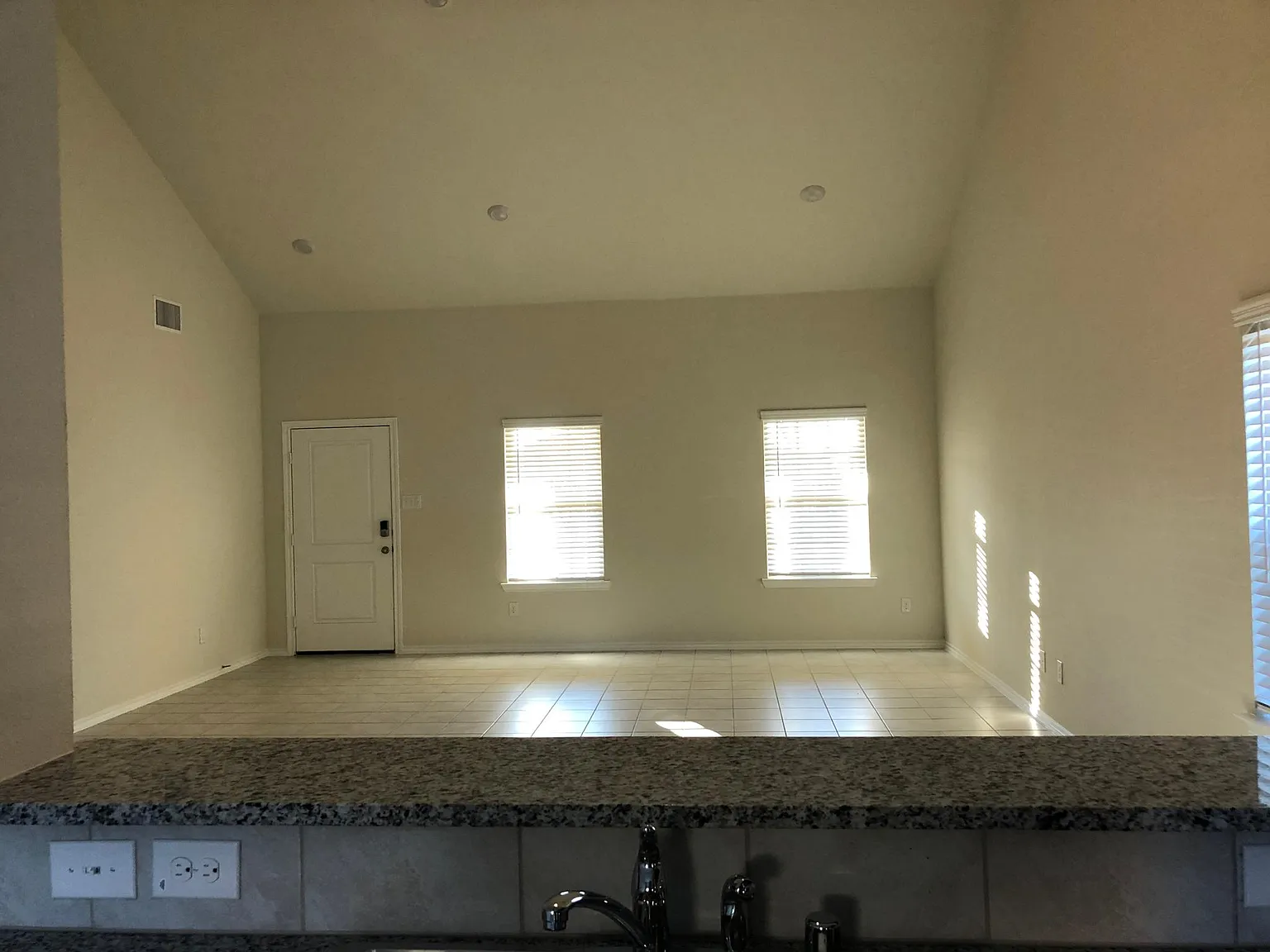 4 bed, 2119 sqft, $2,250 — Photo 3