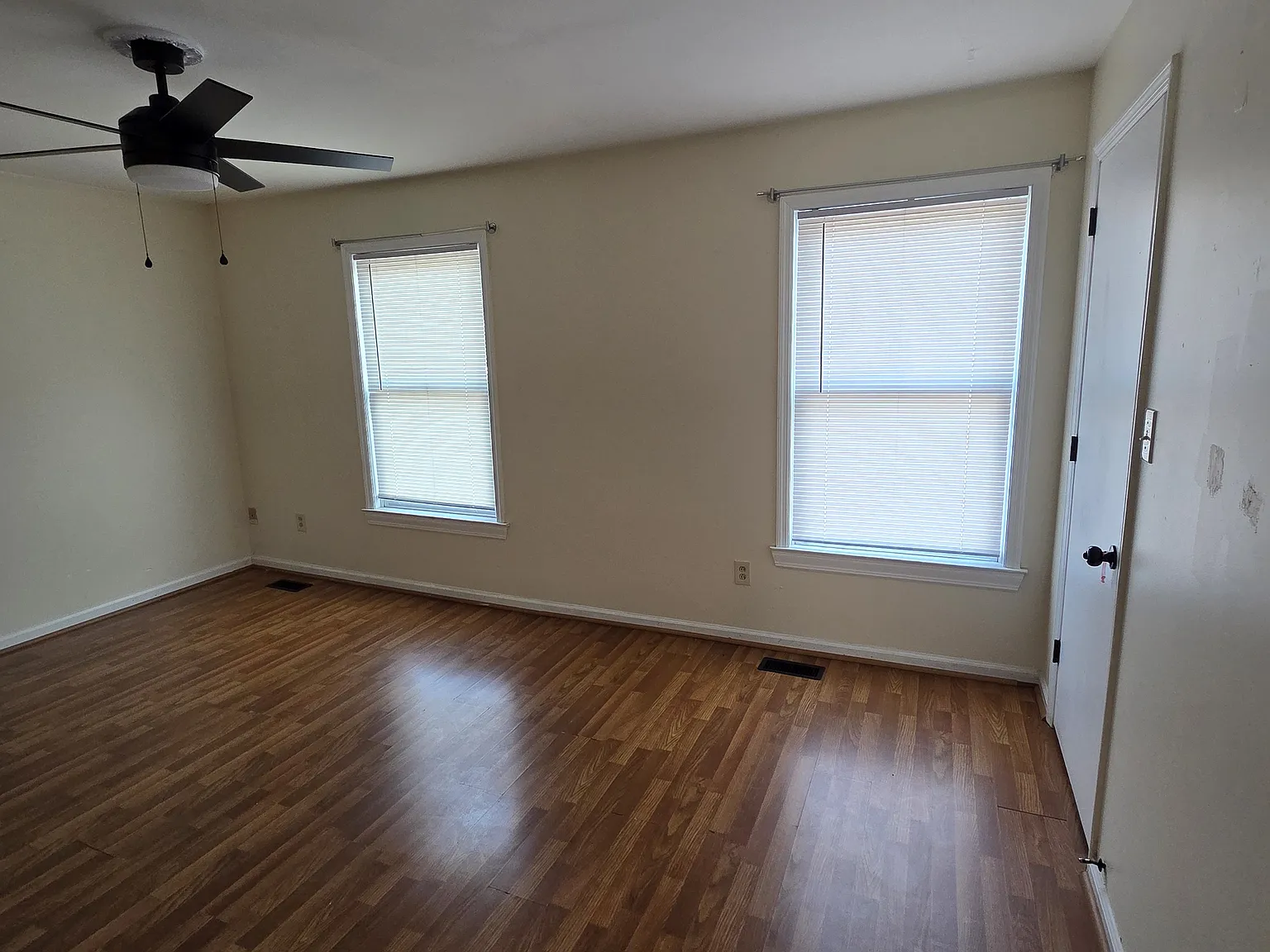 3 bed, 1.5 bath, 1200 sqft, $2,000 — Photo 3
