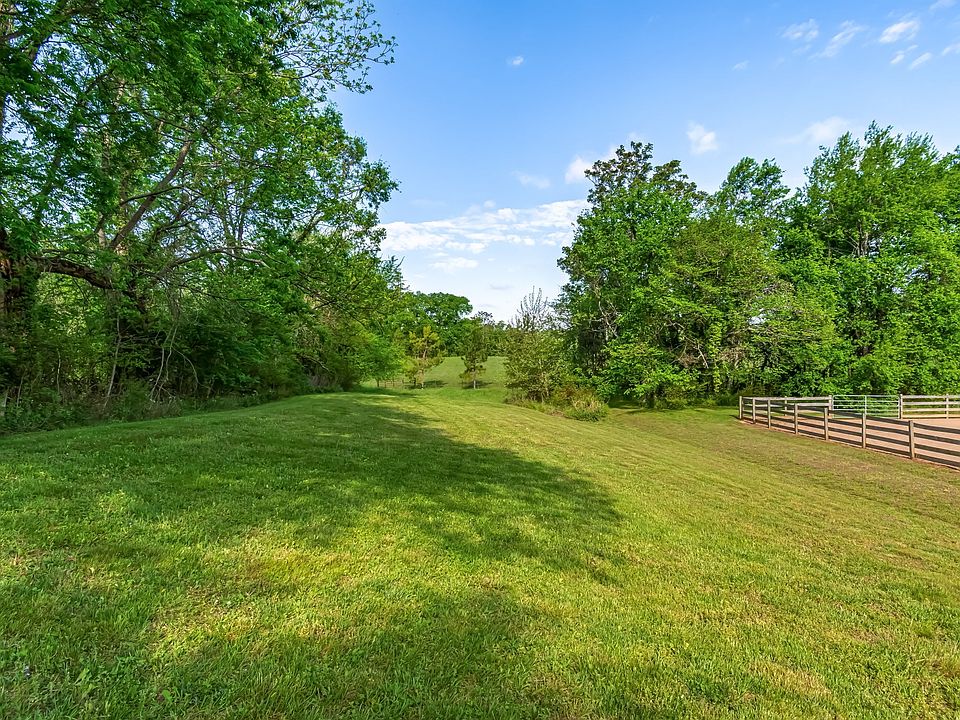 19th image of 300 Gunter Smith Rd