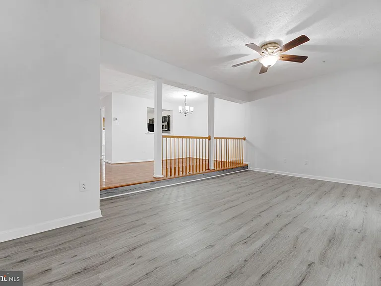 2406 Lemontree Ln — Photo 8