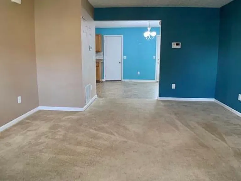 2243 Glasgow Ln — Photo 8