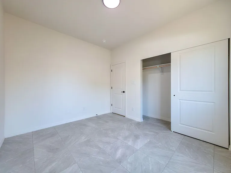 347 E George St — Photo 21