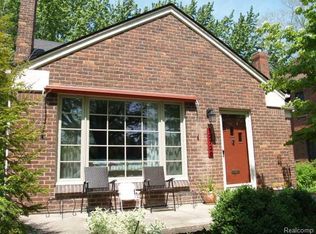 12726 Talbot Ave, Huntington Woods, MI 48070
