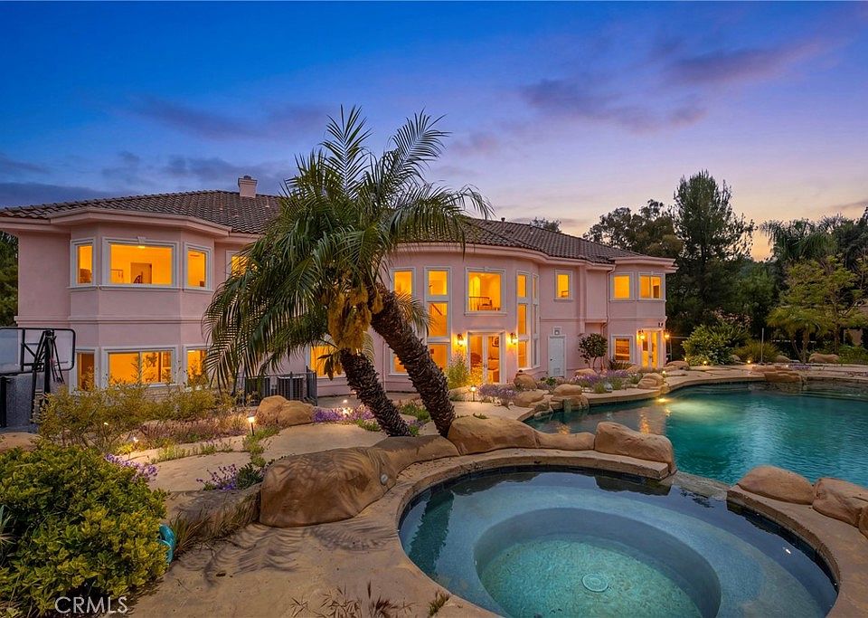 1st image of 15 Maverick Ln