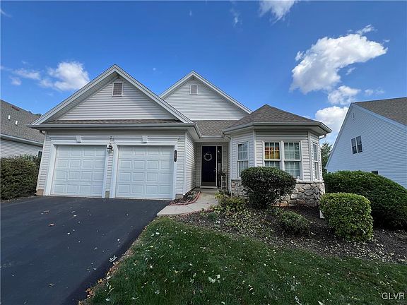 3rd image of 54 Glenmoor Cir N