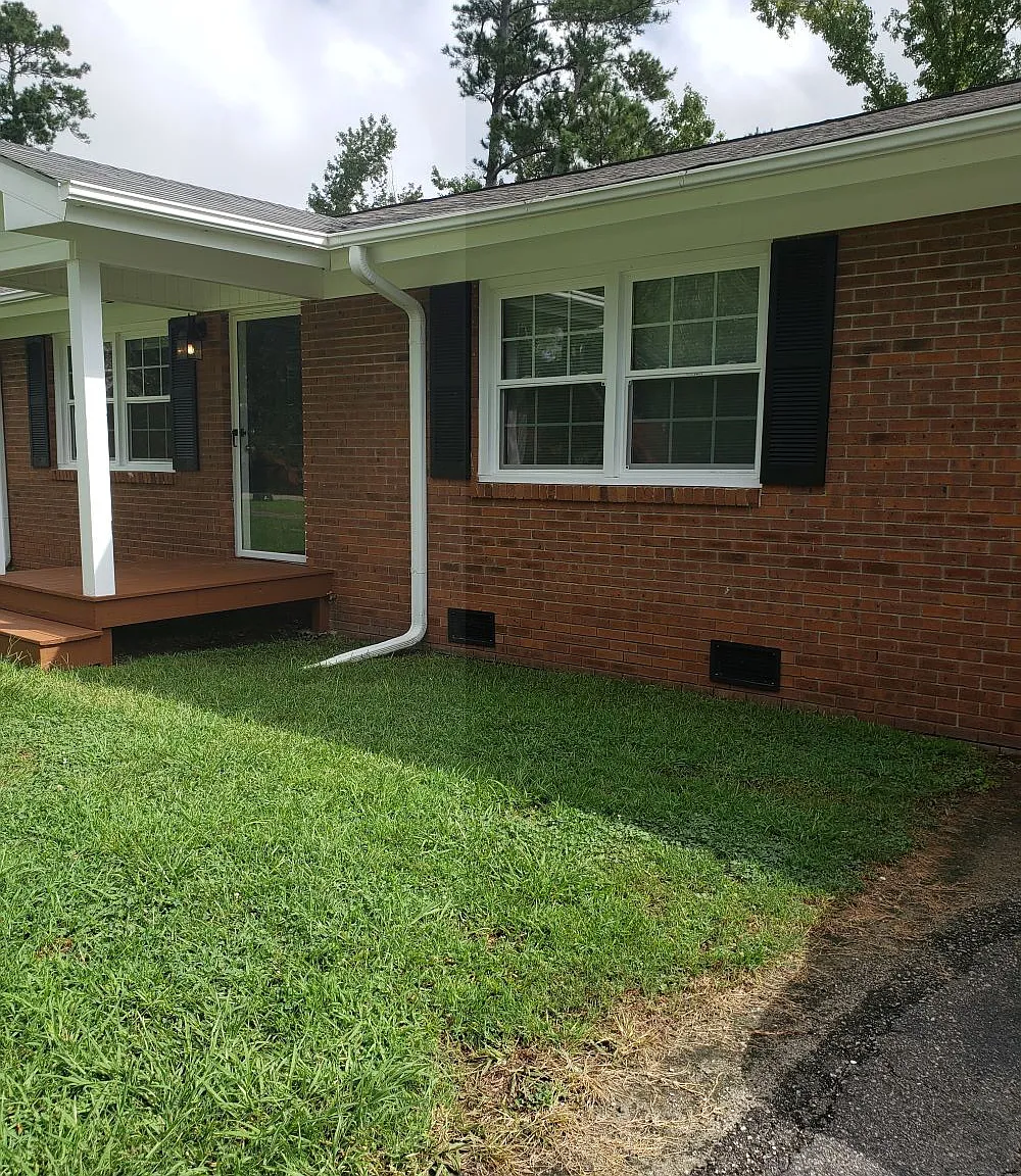 114 Longwood Ln — Photo 1