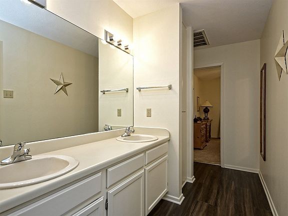 2nd image of 4 Brookmeadow Dr