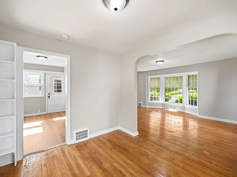 26900 Forestview Ave — Photo 8