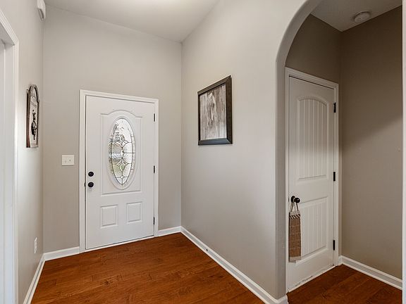 3rd image of 1181 Meachem Dr
