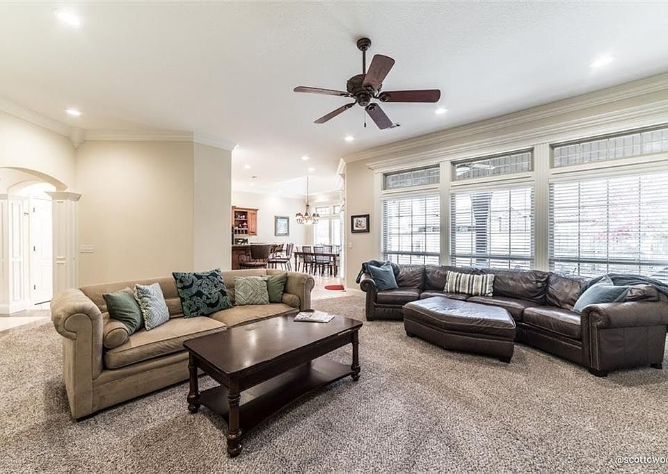 1st image of 4001 NE Cadbury Ave