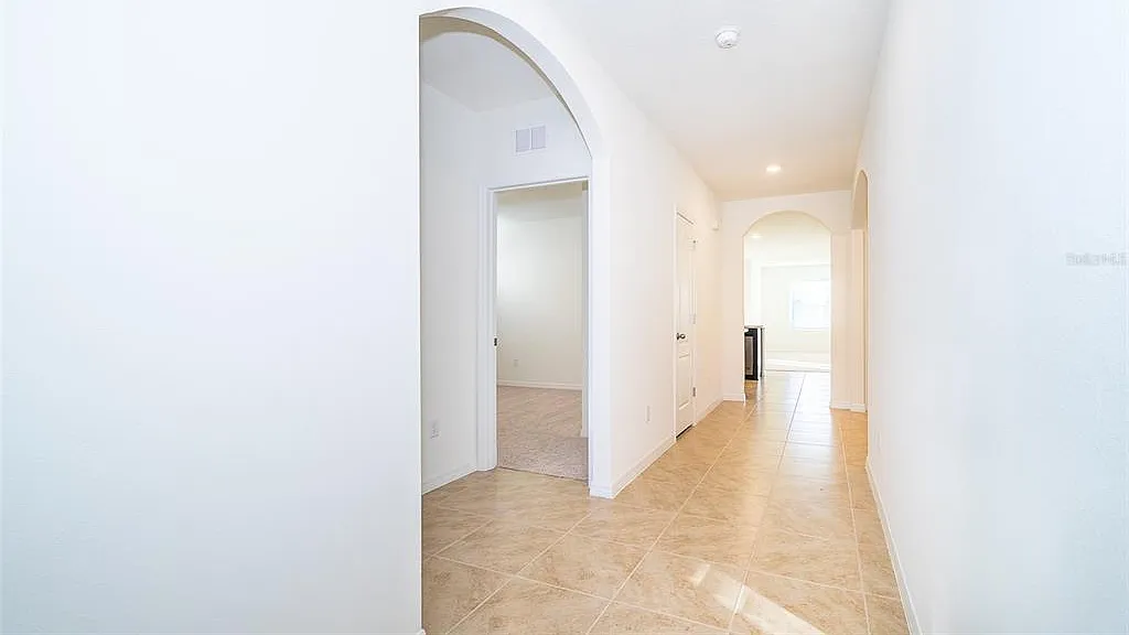 4 bed, 2.0 bath, 1851 sqft, $2,050 — Photo 4